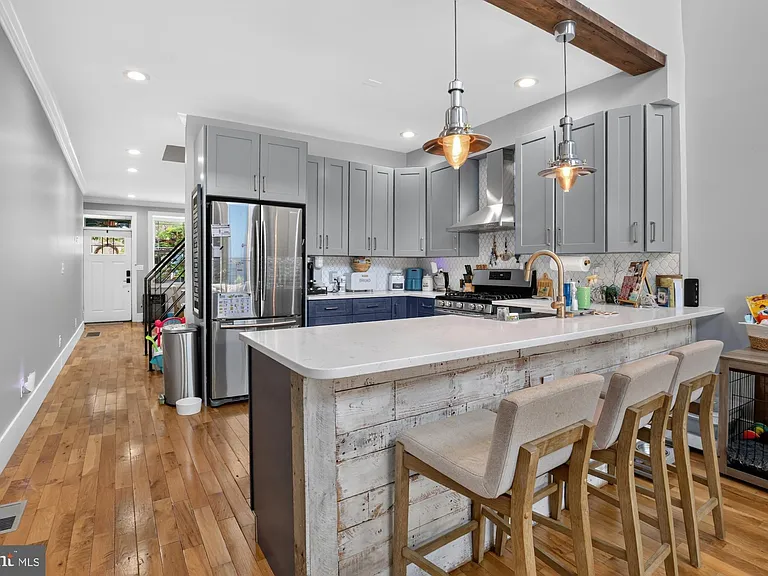 2328 E Fletcher St — Photo 11