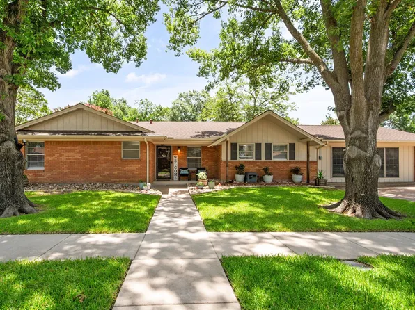 1409 Sundale St, Ennis, TX 75119