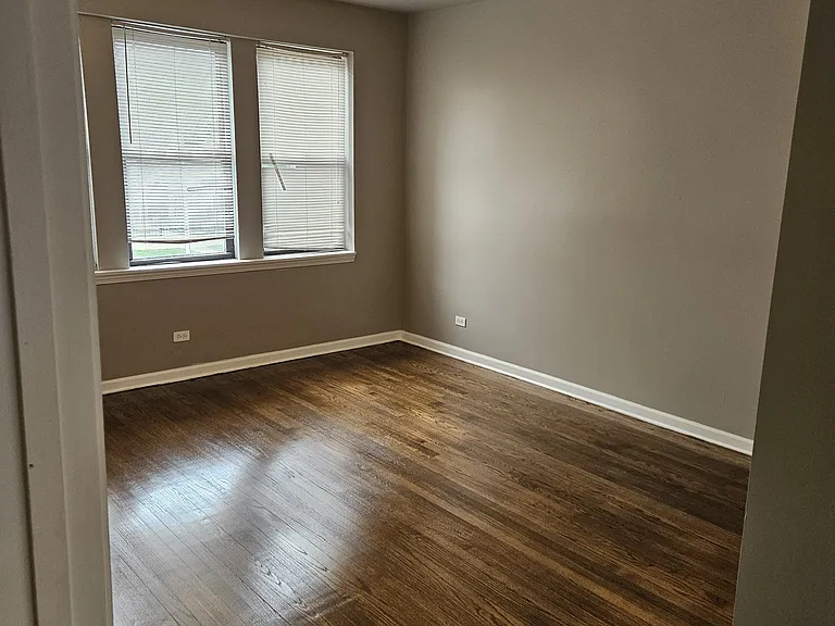 7742 S Kingston Ave — Photo 9