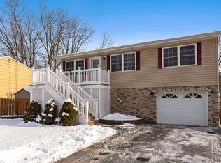 19 Staten Trl, Hopatcong, NJ 07843