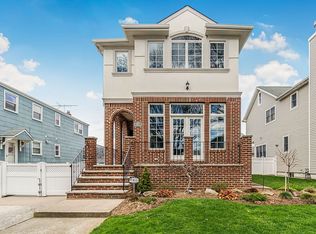 813 5th Ave, New Hyde Park, NY