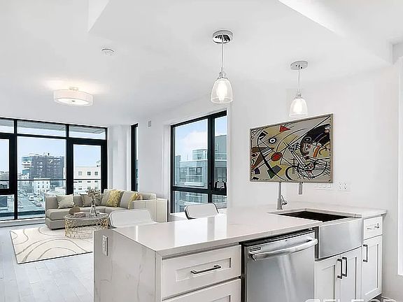 4th image of 4104 27th St Floor 4