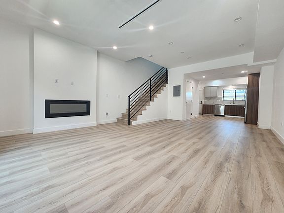 5th image of 6061 Fulton Ave #7