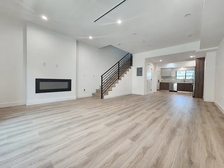 6061 Fulton Ave #6 — Photo 13