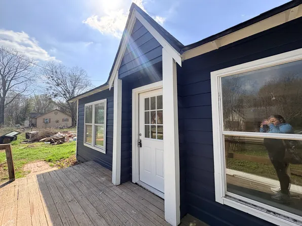 906 Peach St, Trinidad, TX 75163