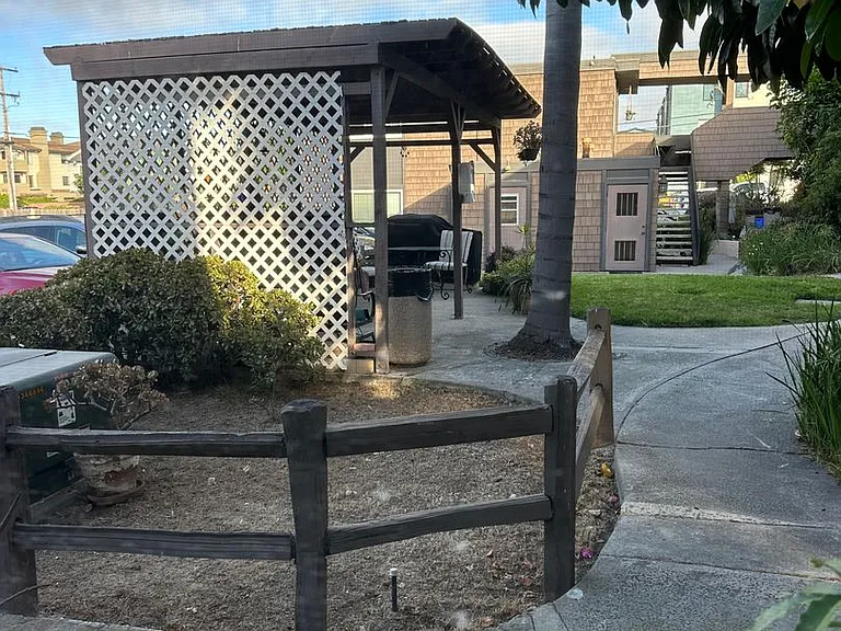 Sea Chase (Acacia Avenue) — Photo 5