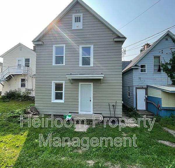 611 E 6th St #1 — Photo 15