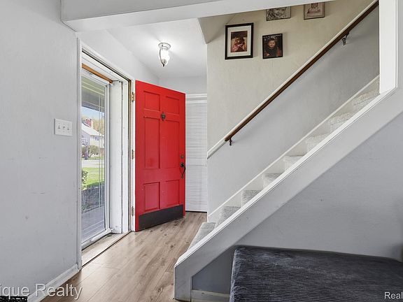 4th image of 7441 Honeysuckle Rd