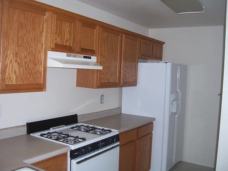 213 E College Ave — Photo 4