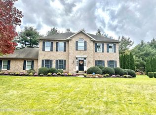 13 Alcott Close, Moosic, PA 18507