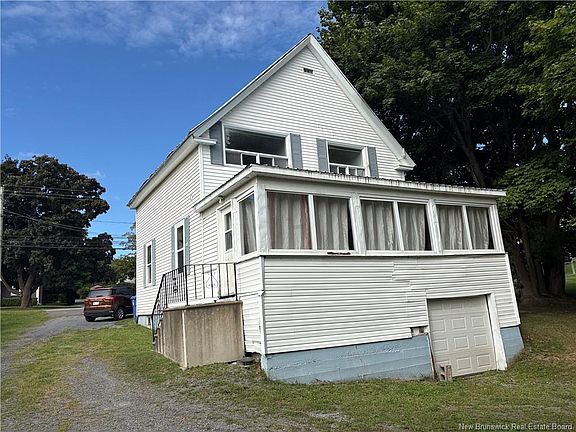 3rd image of 806 Main St