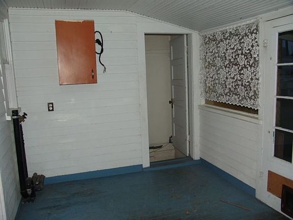 Laundry Room/Basement Entrance
