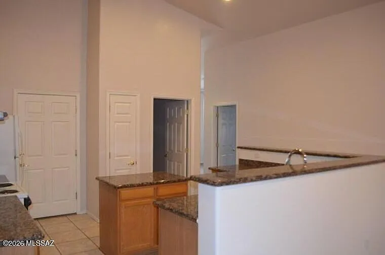 3 bed, 2.0 bath, 1917 sqft, $1,895 — Photo 3