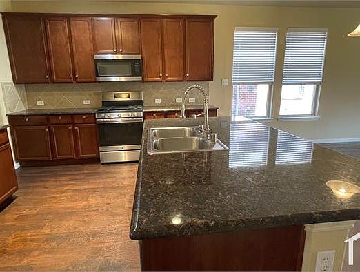 4th image of 5225 Pinewood Dr