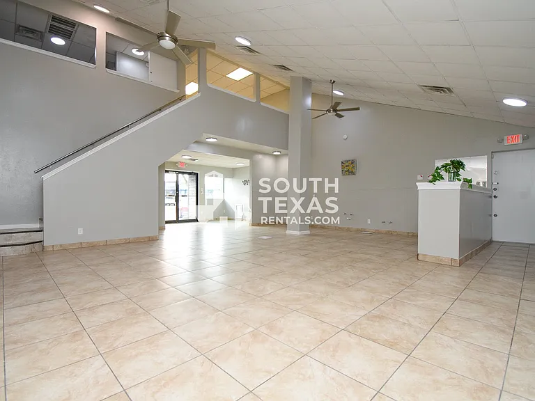 6801 N Navarro St — Photo 5