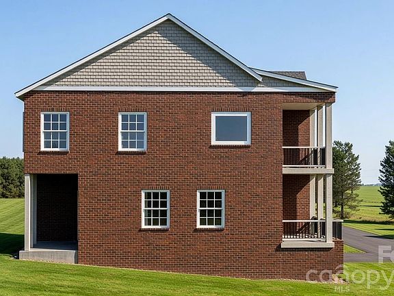 4th image of 753 Chatsworth Cir