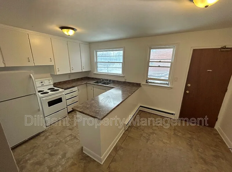2 bed, 1.0 bath, $1,745 — Photo 2