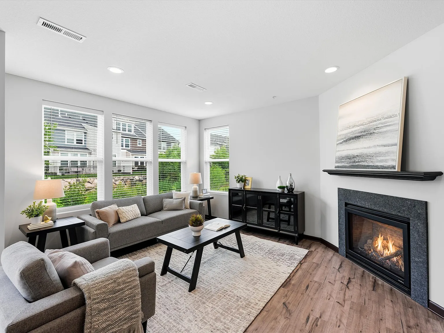 3 bed, 2414 sqft, $2,950 — Photo 4