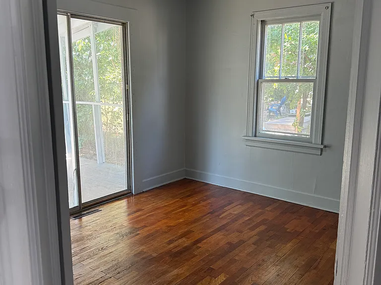 1527 N Woodland Ave — Photo 6