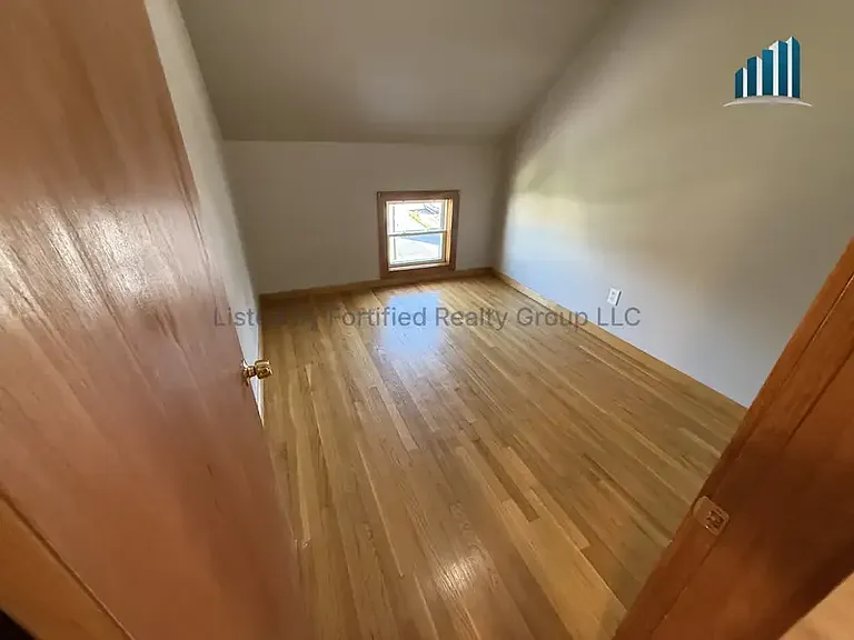 132 Hall St #3 — Photo 6