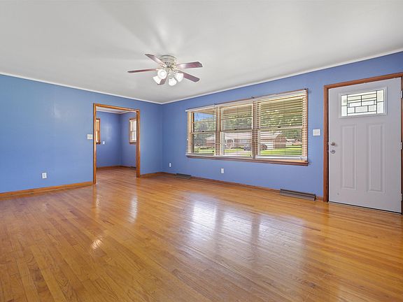 5th image of 1210 Sunnyside Dr