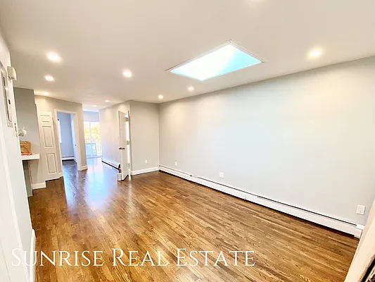 Rented by Sunrise Real Estate | media 10
