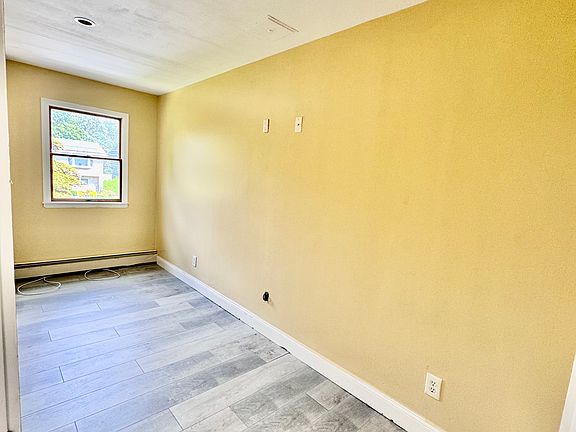 4th image of 260 Oceanside St