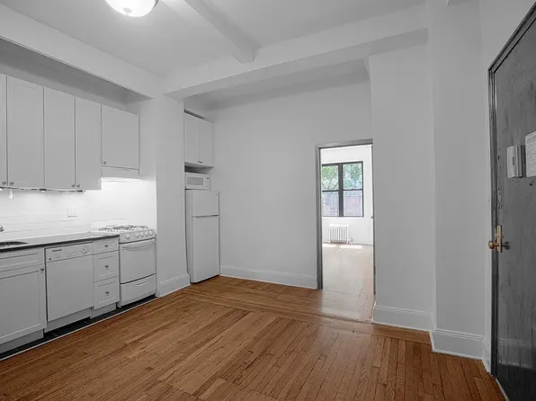 19 W 69th St, New York, NY