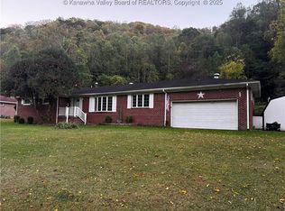 1138 Autumn Ln, Davin, WV 25617