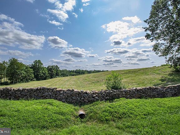 2nd image of Clarendon Farm Dr