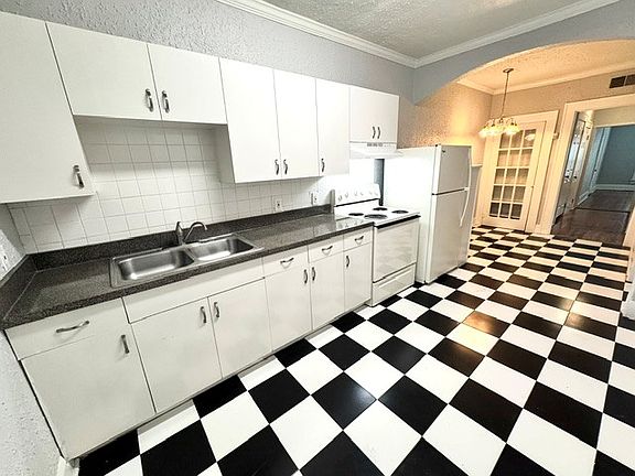 2nd image of 3007 W Estrella St #1