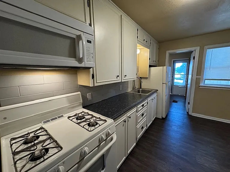 306 E Mosier St — Photo 2