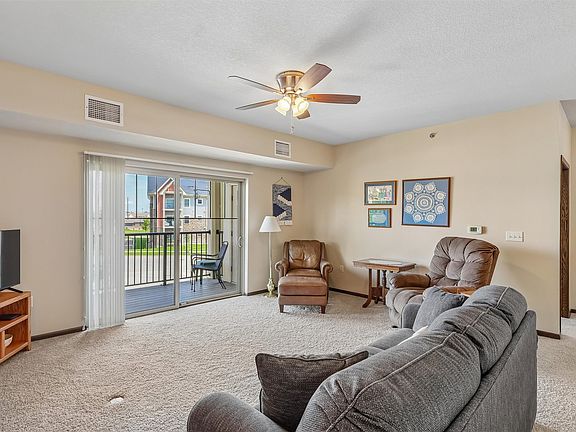 4th image of 1370 SW Magazine Rd #215