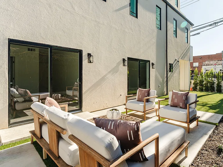 6765 Lexington Ave #B — Photo 23