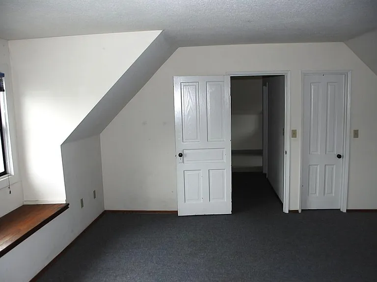 472 SE Walnut St — Photo 5