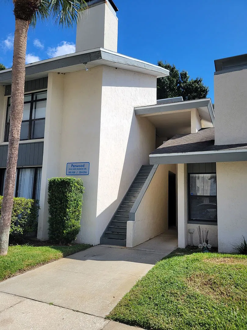Ground Floor Condo At Park Lake, A Waterfront Community — Photo 1