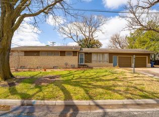825 Glendale Ave, Newton, KS 67114
