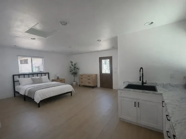 901 S Live Oak Park Rd #B, Fallbrook, CA 92028