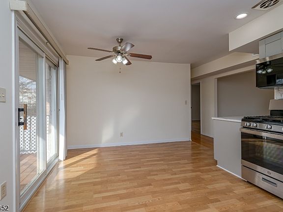 4th image of 161 Evergreen Rd BLDG 161 #12B
