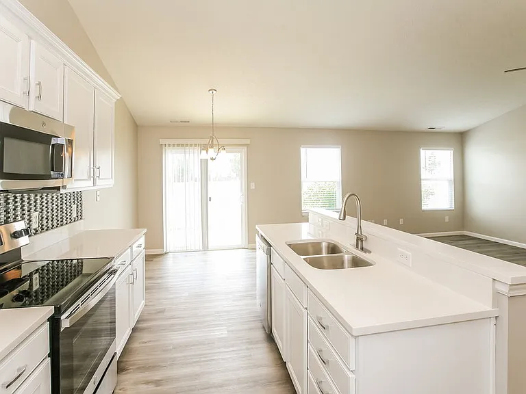 4557 Walcott Dr — Photo 7