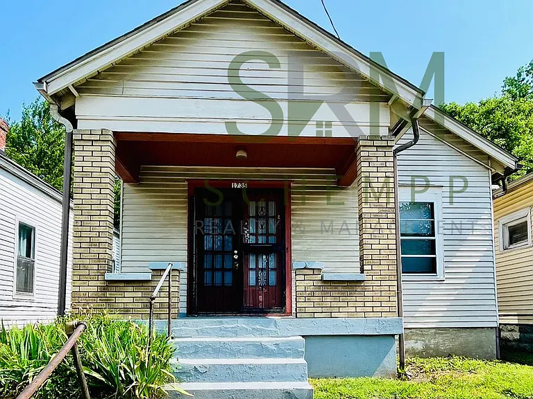 1735 W Hill St — Photo 1