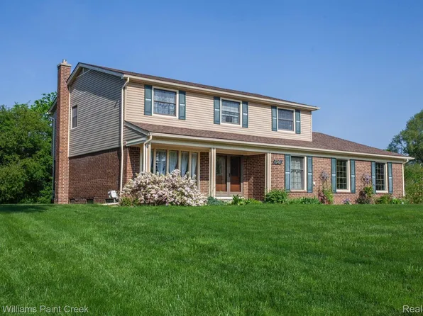 4747 Heatherbrook Dr, Troy, MI 48098