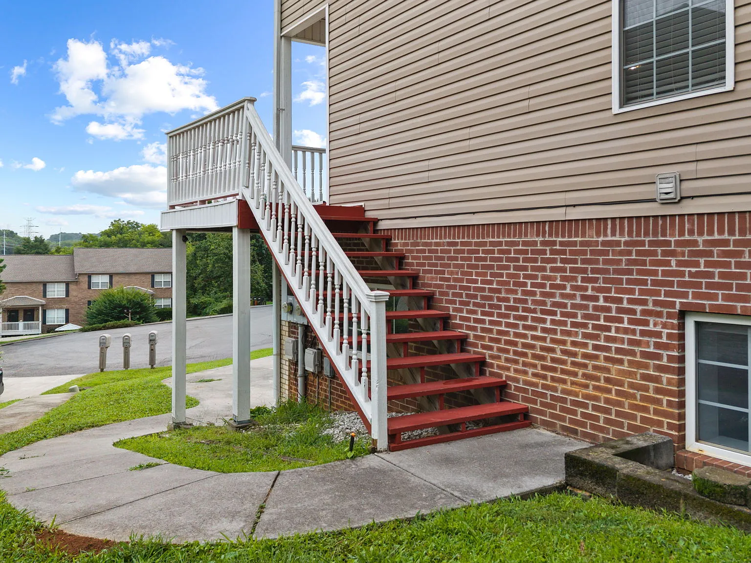 5 bed, 3.5 bath, 2600 sqft, $2,200 — Photo 4