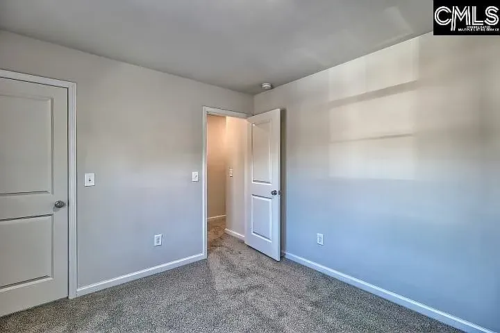 462 Middlebury Ln — Photo 6