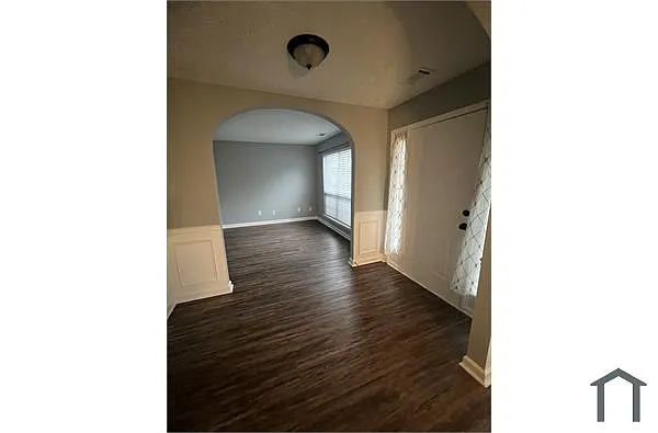 Building Photo - 129 Summit View Dr