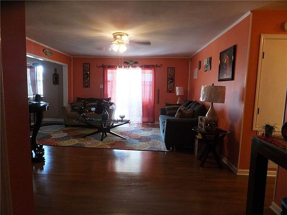 4th image of 1012 Curtis St