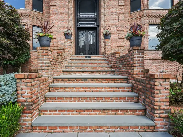 5 Nicolosi Dr