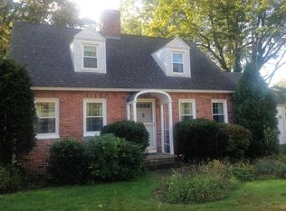 33 Oak Hollow Rd, Springfield, MA 01128