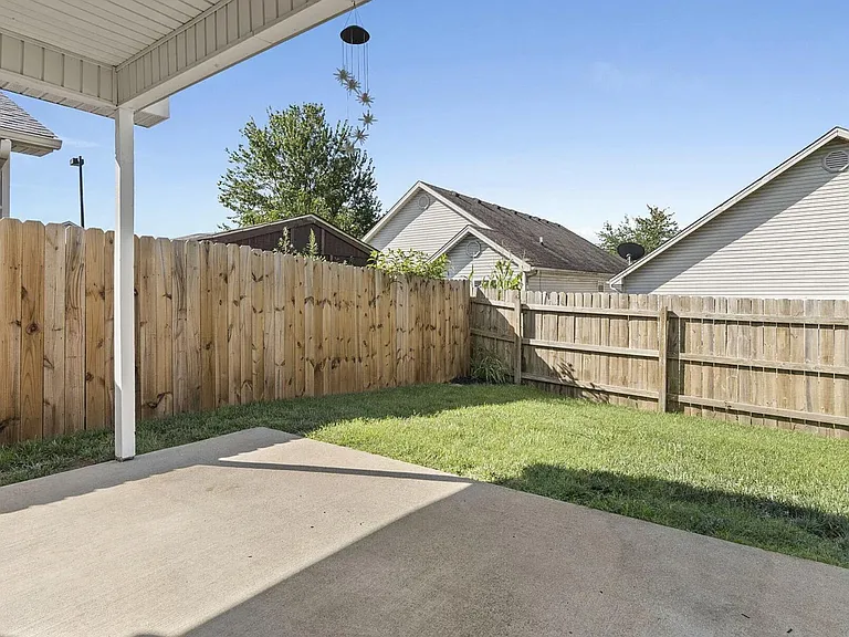 141 Clover Valley Dr — Photo 22