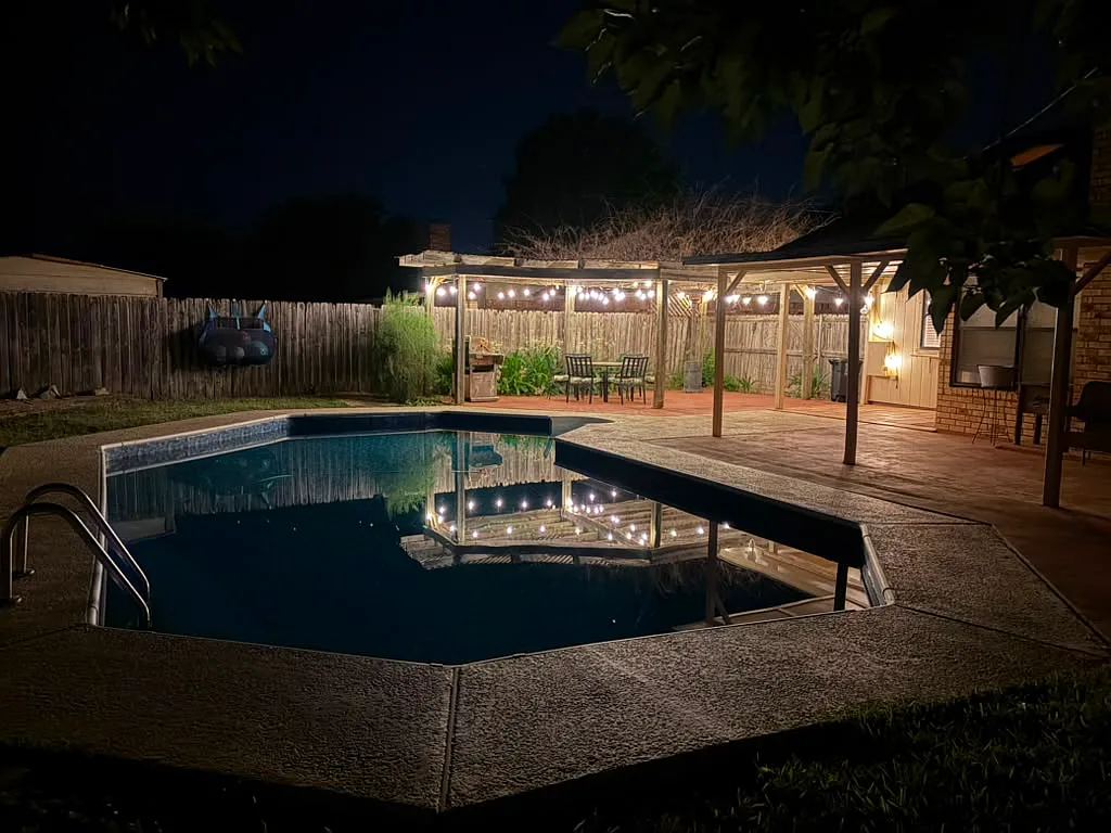 3 bed, 1652 sqft, $5,950 — Photo 1